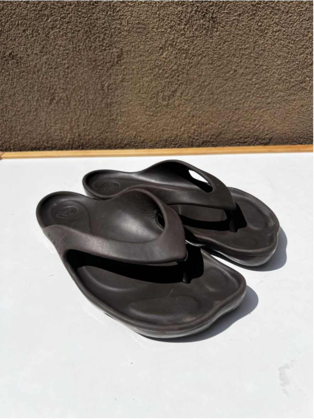 Crocs Boulder Colorado Womens Size 8 Brown Flip Flops Sandals Almost Barefoot